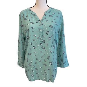 Simply Styled‎ 3/4 Button, Long Sleeved, Sage Green w/Blue Flowers - Large